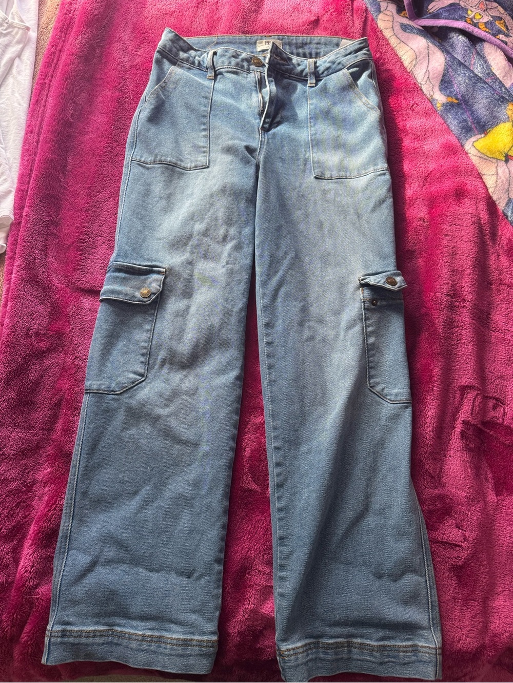 Wide-Leg Cargo Jeans in Light Blue Denim